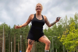 Puistojumppaohjaaja Jonna