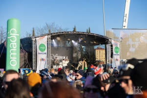 Salpausselän kisatapahtuma, etualalla OmaSp:n logo ilmatornissa